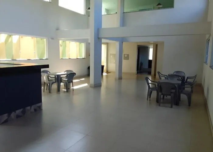 Apto 408, Aeroporto 14km, com wi-fi, self check-in e varandinha